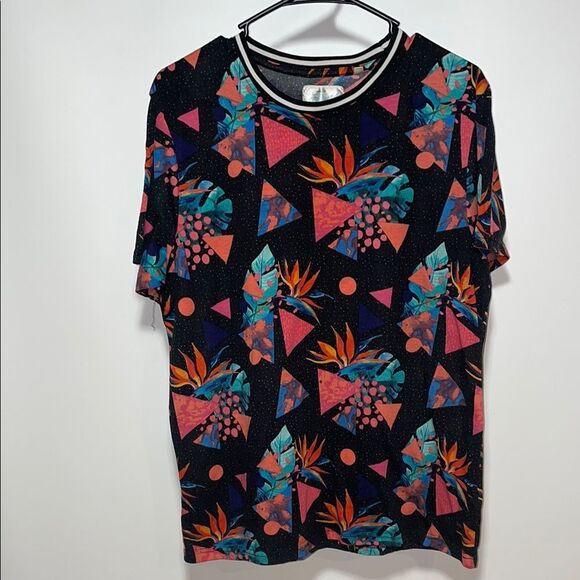 Colorful Geometric Print T-Shirt - Picture 1 of 8